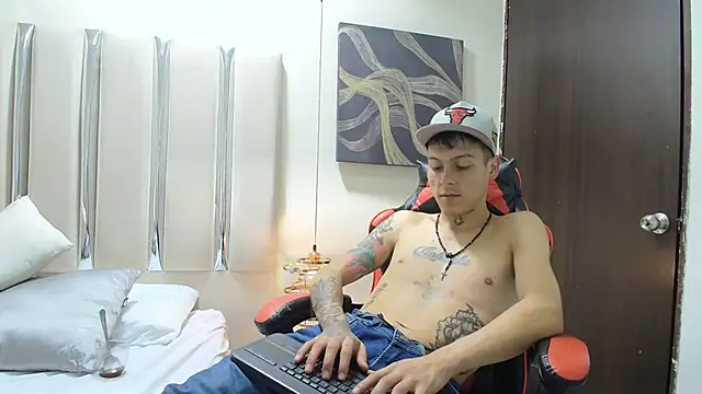 Ethan_Wolfe webcam