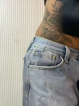 lauraaa_pink18 - Lauraaa_pink18's free webcam - UK Sex Cams