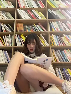 美女littleqiu在线直播