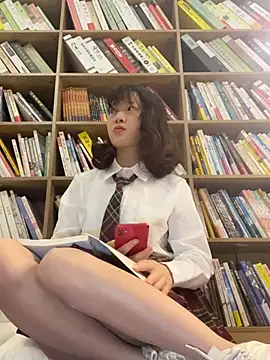 美女littleqiu在线直播