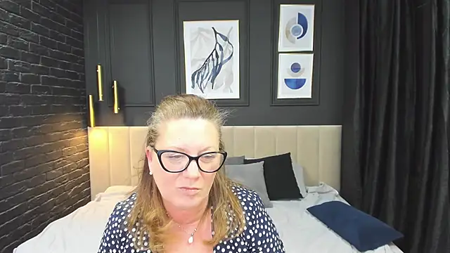 leapure - LeaPure's free webcam - UK Sex Cams