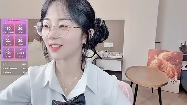 美女-ruoruo-在线直播