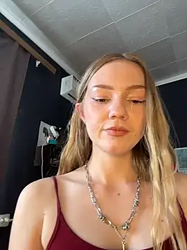 MilaMoone live sex cam