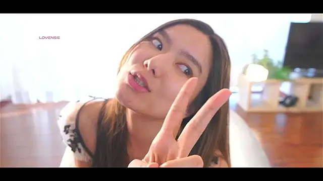 emmafisherf (F young) - saliva finger cares my pussy in panties