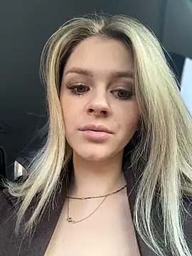 Love_Bri Live Webcam on Stripchat