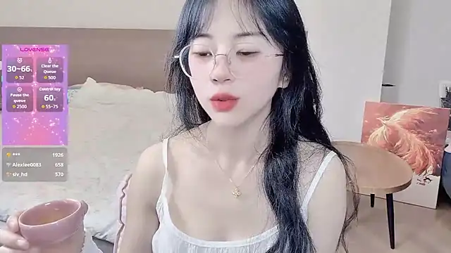 美女-ruoruo-在线直播