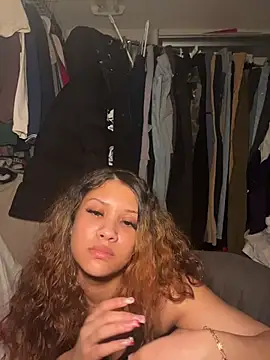 veronicasaturn - Veronicasaturn's free webcam - UK Sex Cams