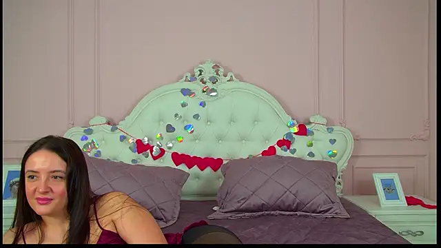 elinabellucci - ElinaBellucci's free webcam