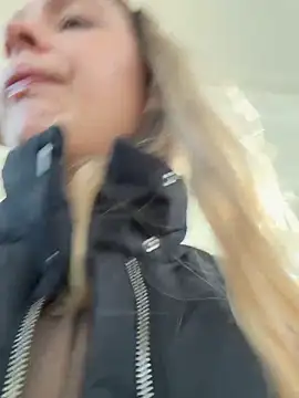 sashacatt (F young) - Masturbation+pinching nipples 🍒