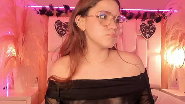 Daphne_And_Roger webcam