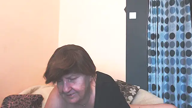 mioritahard (Ask my age) - doggy  naked 5 min