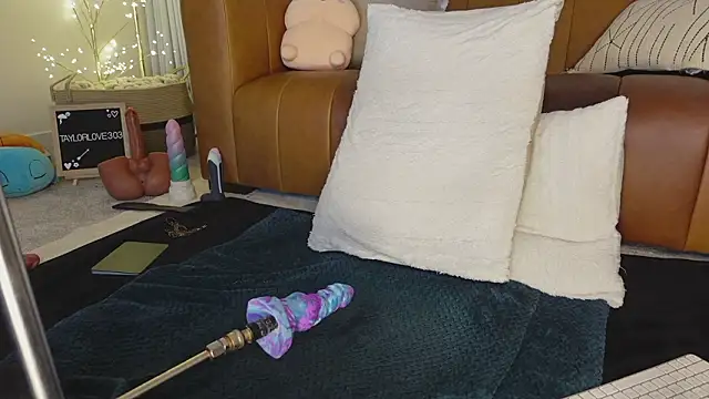 Taylorlove303 Live Webcam on Stripchat