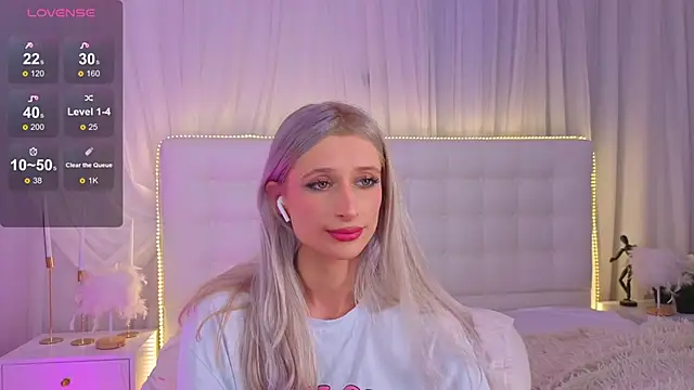 monica_leen (F teen) - flash boobs