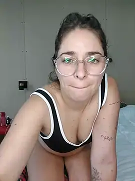 Webcam Model (soyanahii) is live