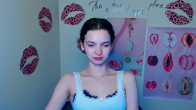 _susiesu_ (F teen) - topless 5 mins