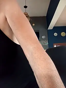 Webcam Model (FrozenWaffle)  is live.Free join now!