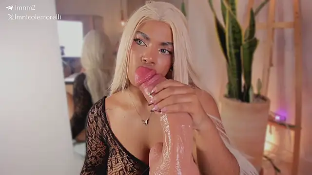 nicolemorelli2 (F young) - TAKE ALL MY CLOTHES OFF AND OIL ME UP