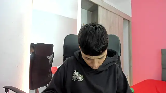 ariloe_quintero - Ariloe_quintero's free webcam - UK Sex Cams