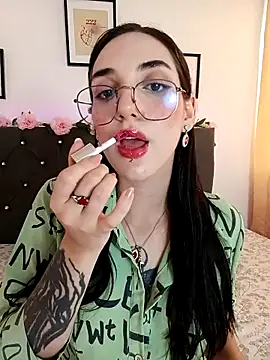 Webcam Model (RoseNyx) is live