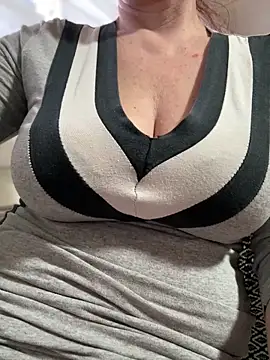 sweetmystery1 (F milf) - Bra off under dress