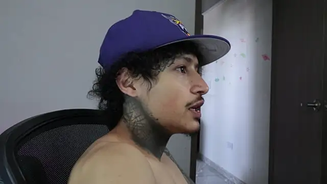 trieone - Trieone's free webcam - UK Sex Cams