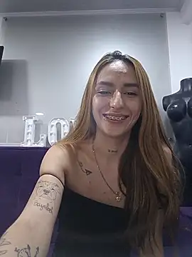 annie777_ (F young) - naked + oil in body