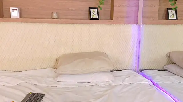 violetbloomm - VioletBloomm's free webcam - UK Sex Cams