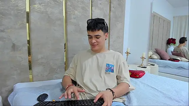 BenitoSaenz live sex cam