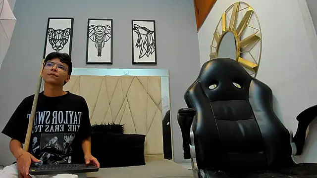 adams_bobby live sex cam