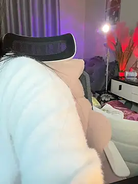 Webcam Model (-LaZy-)  is live.Free join now!