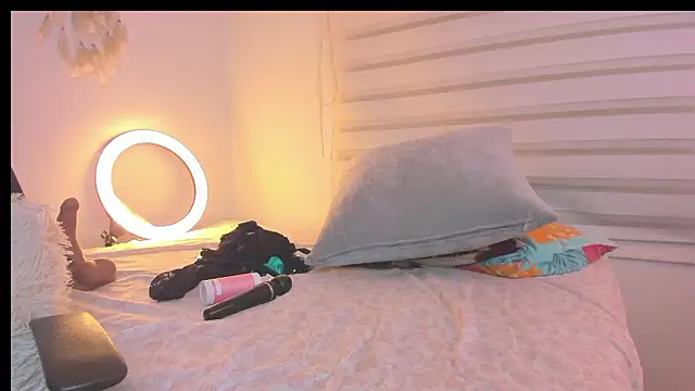 sharonvelvet (F milf) - open ass