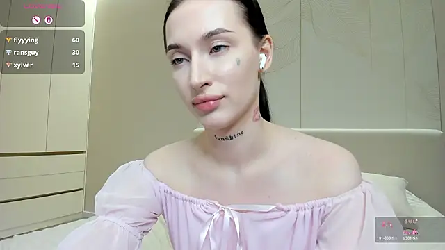 jenniferqueen11 - JenniferQueen11's free webcam