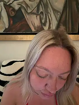 Webcam Model (misstitmouseofficial)  is live.Free join now!