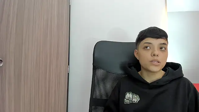 ariloe_quintero Live Webcam on Stripchat