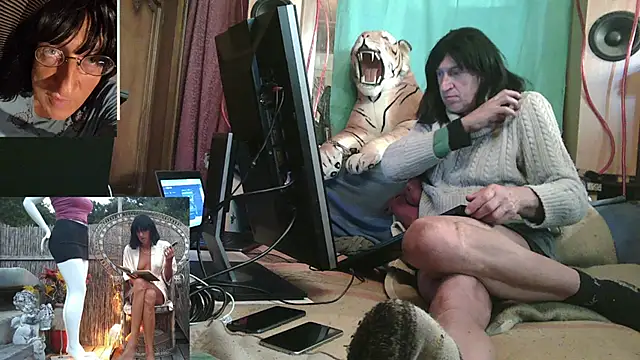 sissidomination (Ask my age) - I show my cute titties