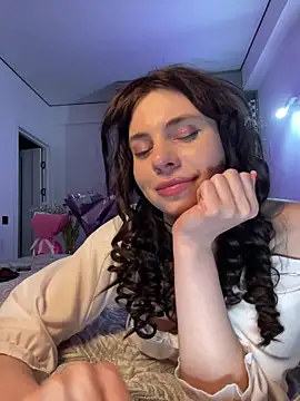 CurlyLara Live Webcam on Stripchat