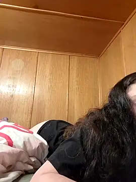 Webcam Model (YoungLiisaxx)  is live.Free join now!