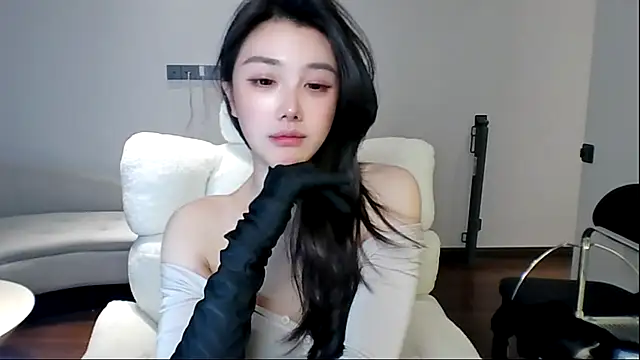 美女MedeLineayr在线直播