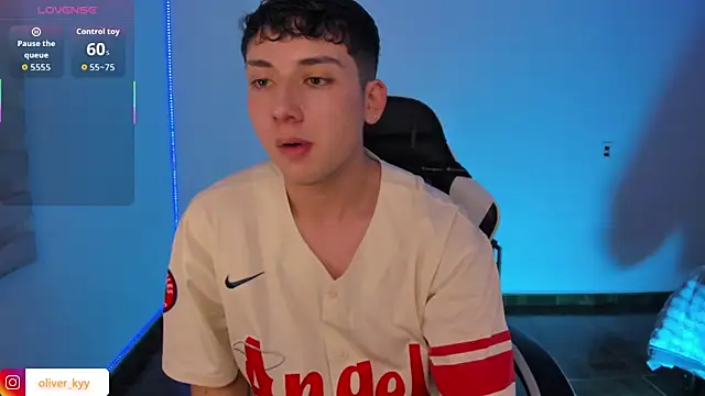 oliver_kyy - Oliver_kyy's free webcam - UK Sex Cams