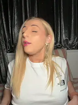 Strongqueen Live Webcam on Stripchat