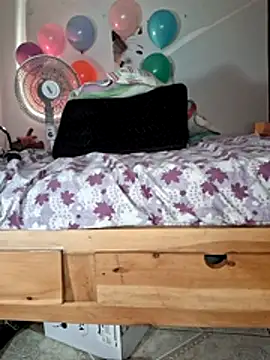 zafiro_glow (G young) - Zoom pussy and fingers in clit🔥