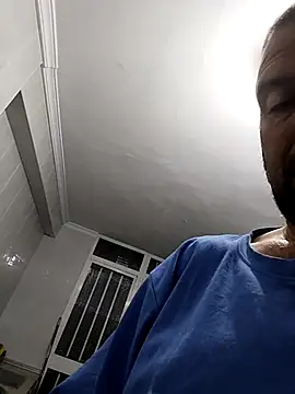 juandi21cm (Ask my age) - Corrida-cum-milk