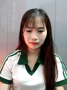 Webcam Model (-Dumi-)  is live.Free join now!