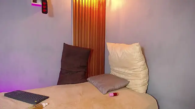 lunita125 - LUNITA125's free webcam - UK Sex Cams