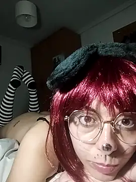 Webcam Model (lunita1901) is live