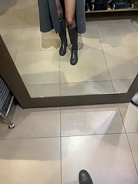 yimisun01 (F milf) - 户外超刺激……偷偷夹着小粉玩……国王👑完成✅上身真空3分钟哇哇大哭