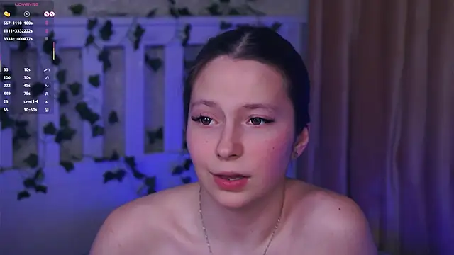 gabriellelynchard (G teen) - Little kisses boobs and bite