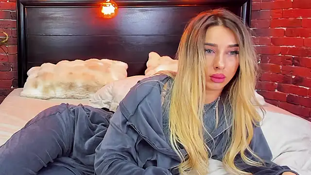 ChristynaRoss's Stripchat show and profile