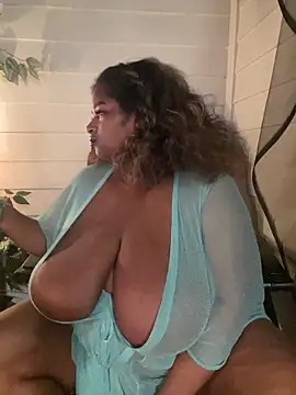 Webcam Model (xoxoSELENAxoxo)  is live.Free join now!