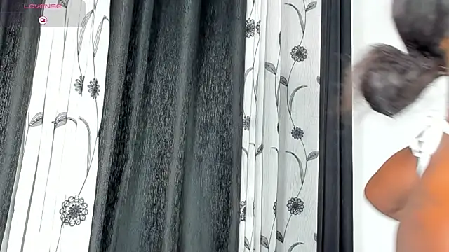 CREAMY_BUBBLEGUM live sex cam